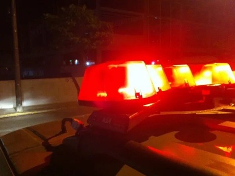 Mulher é internada com faca encravada no pescoço após tentativa de feminicídio em Mossoró