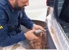 [VIDEO] Crime cada vez mais criativo: PRF encontra droga escondida em pára-choques de carro rebocado por guincho