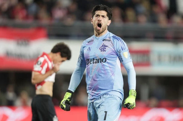 Flamengo sofre, flerta com eliminação mas vai para semifinal após disputa de pênaltis; veja os gols