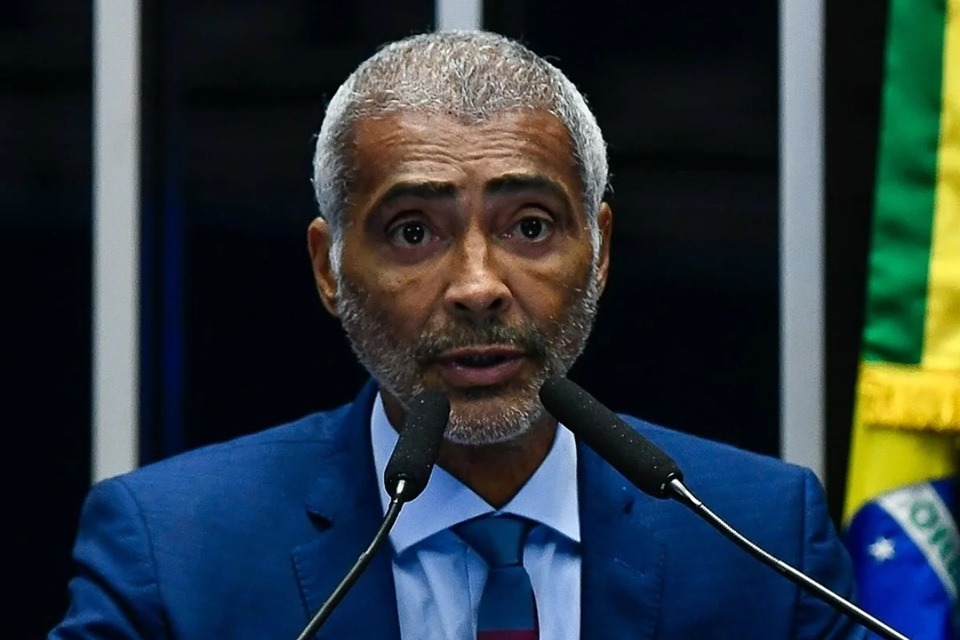 Mansão, lancha e carros de Romário vão a leilão por dívida milionária