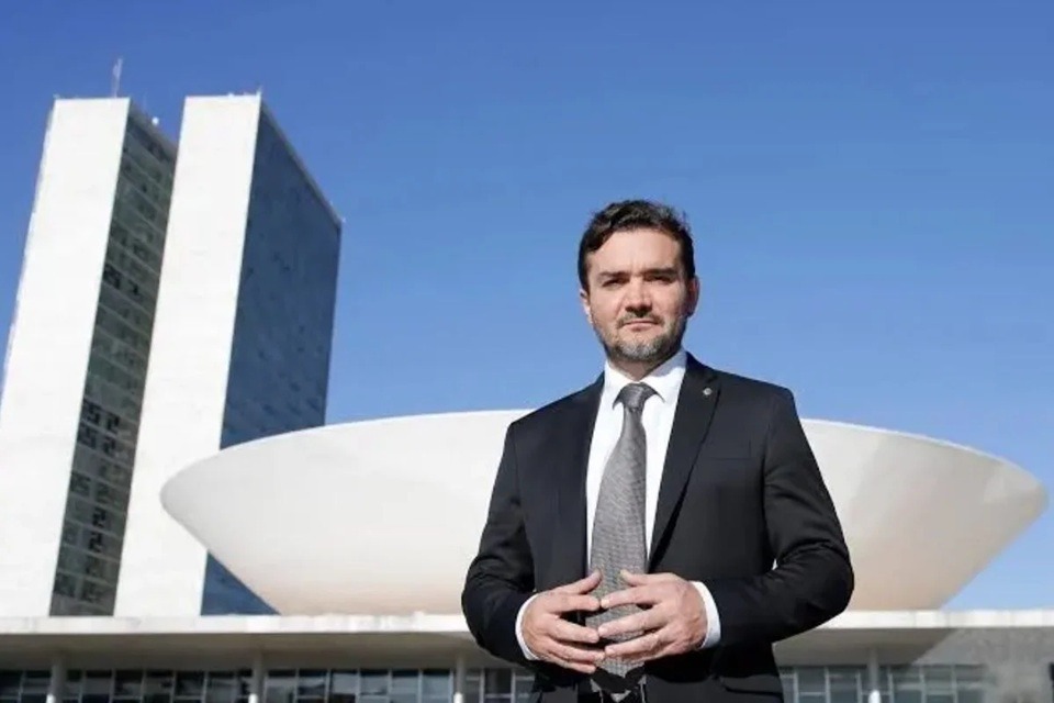 União Brasil decidirá expulsão de Celso Sabino na quarta-feira (8)