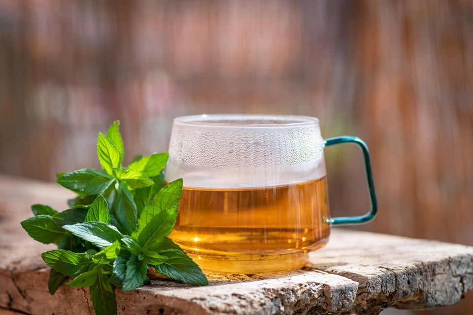 Para tomar antes de dormir: chá relaxa e melhora a flora intestinal