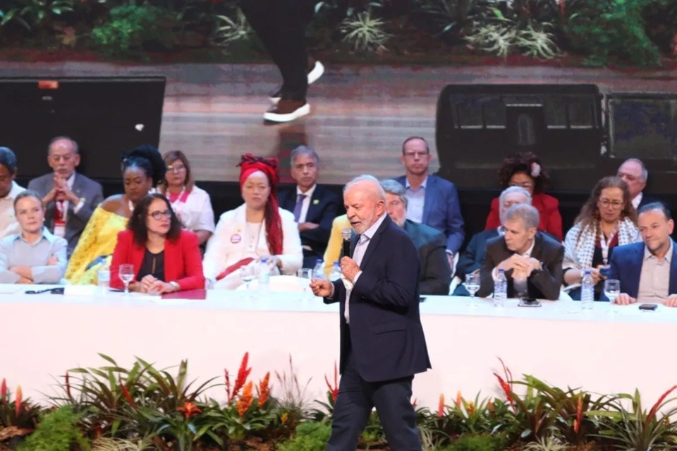 Lula critica "extrema direita" e elogia Evo Morales e Hugo Chávez