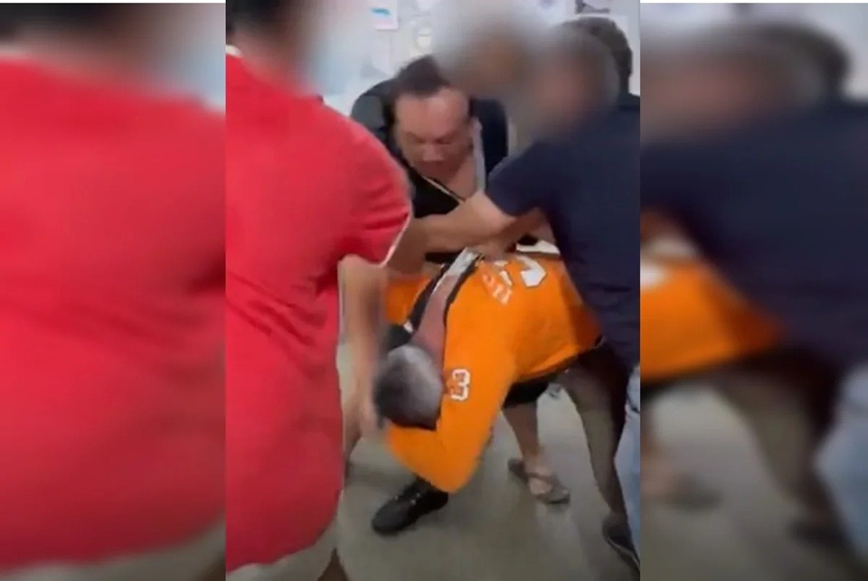 VÍDEO: pai de aluna espanca professor em escola por causa de celular