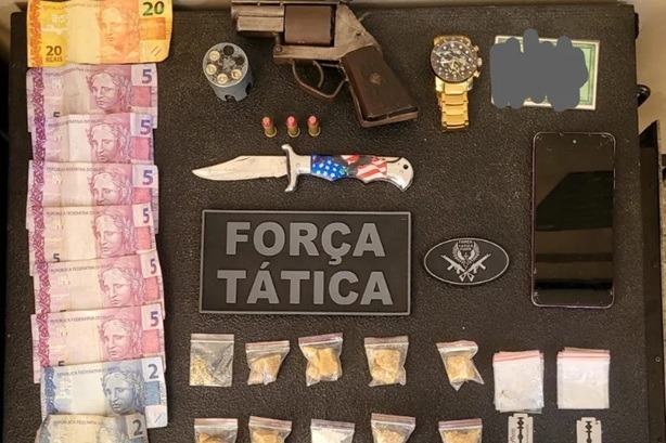 Adolescente é apreendido com arma de fogo e entorpecentes na Zona Norte de Natal