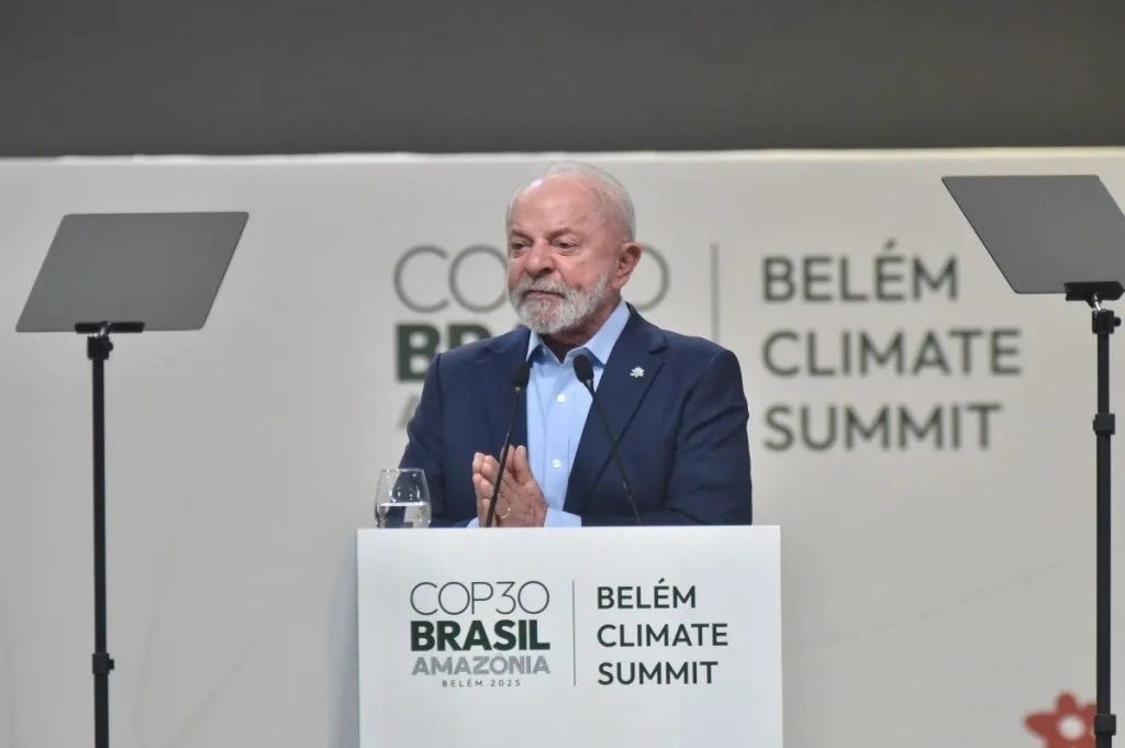 É mais barato cuidar do clima do que fazer guerra, diz Lula na COP30