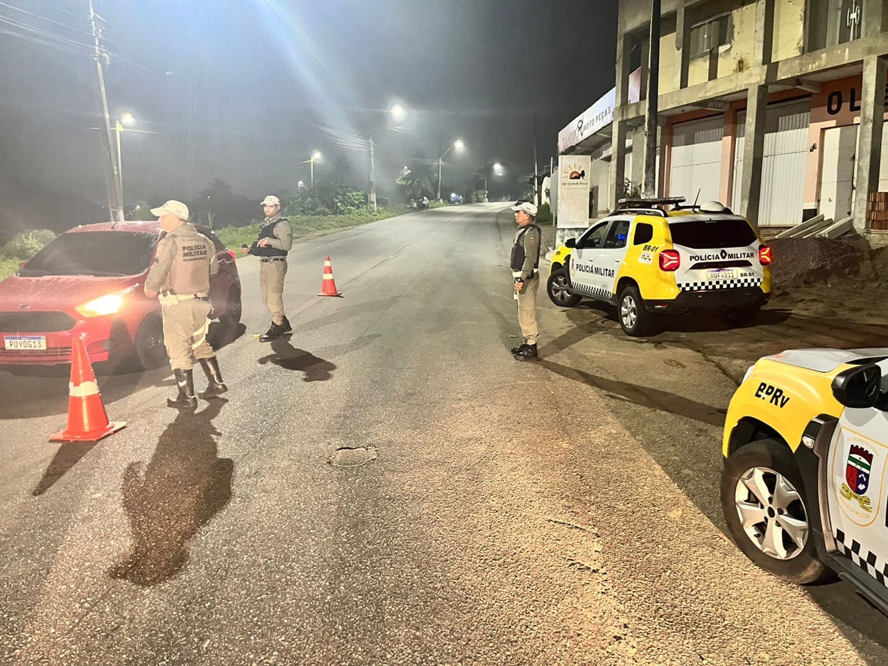 Pai e filho são detidos por dirigir embriagados e sem habilitação na Grande Natal