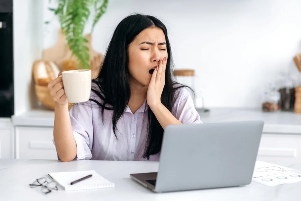 Sono após o almoço? Entenda por que acontece e quando se preocupar