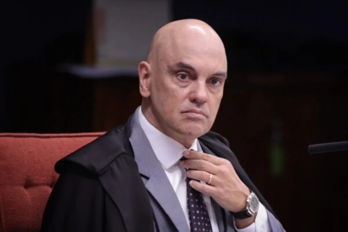Moraes proíbe slides que defesa de Filipe Martins usaria em julgamento
