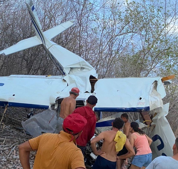 VÍDEO: Avião de pequeno porte cai na zona rural de Pau dos Ferros e mobiliza equipes de resgate