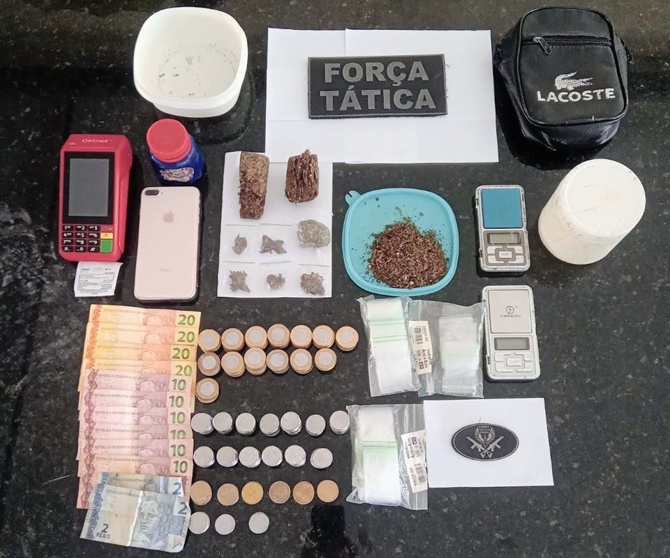 Falso entregador: homem é preso suspeito de vender drogas usando uniforme de farmácia em Natal