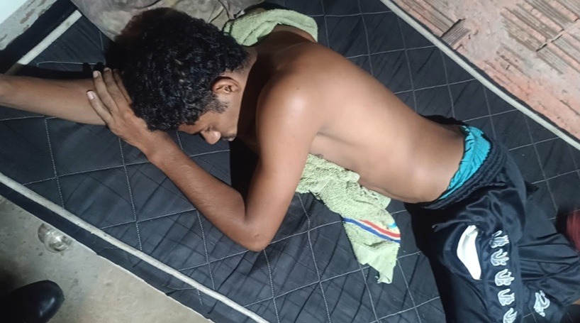 VÍDEO: Suspeito furta moto em Natal, vai para casa dormir, acorda com a polícia e acaba preso