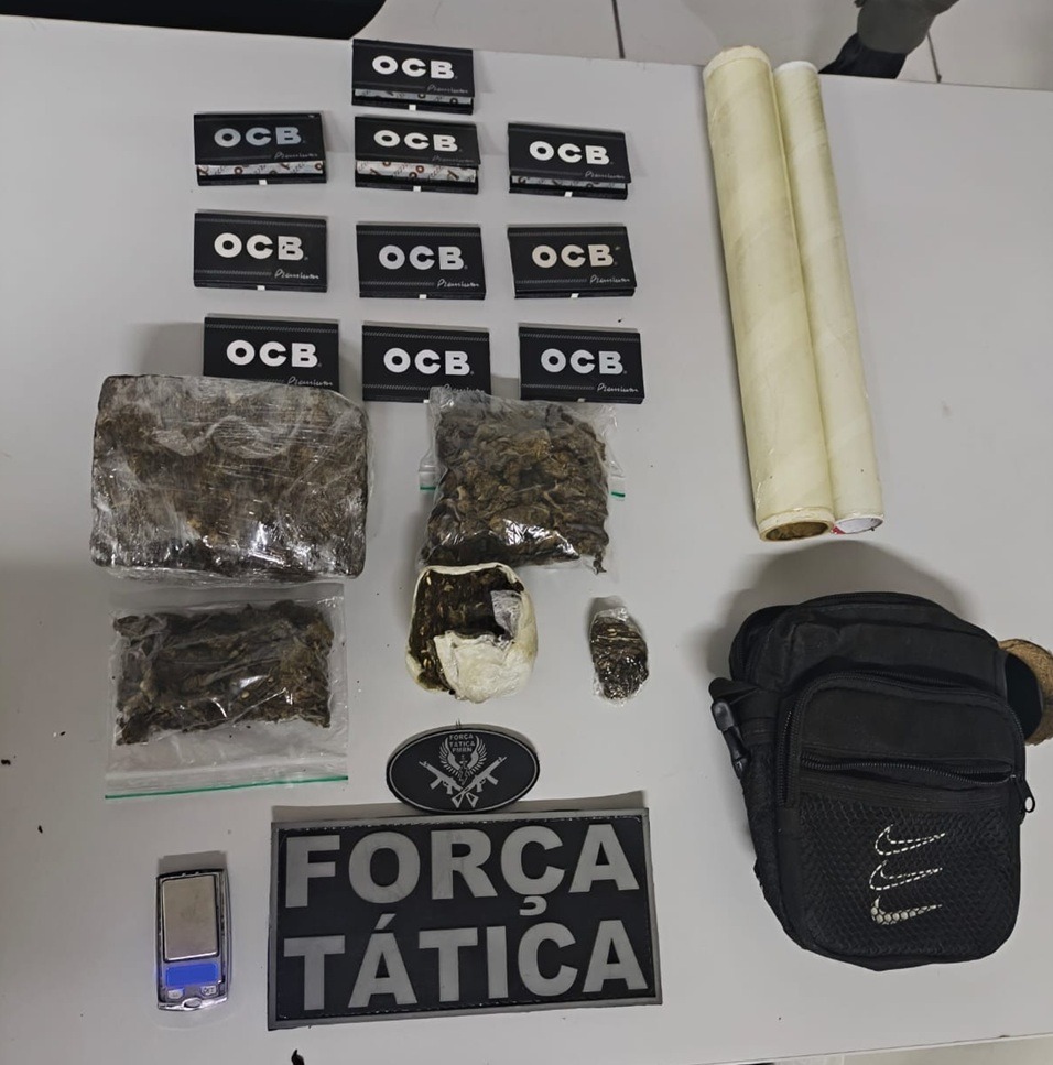 PM apreende drogas em Parnamirim e suspeito foge pulando muro de casa