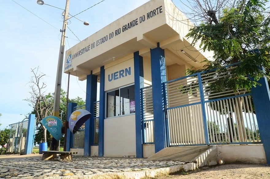 Uern abre seleção com cinco vagas para professores temporários