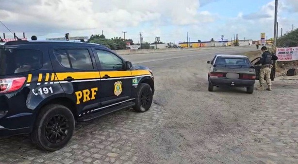 PRF recupera veículo furtado e prende três homens em São José de Mipibu