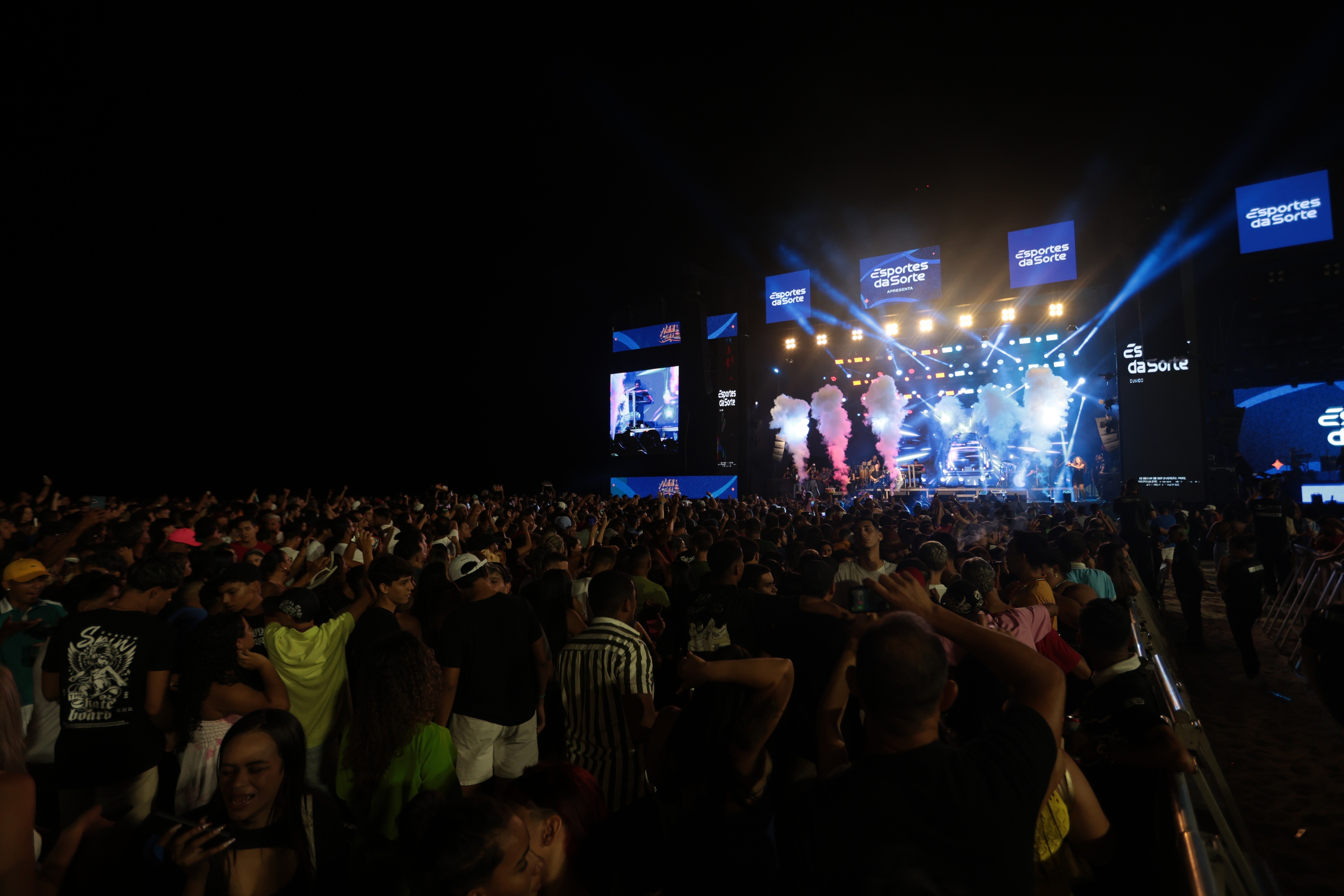 Segundo dia de shows do Natal em Natal reúne multidão, grandes atrações e solidariedade em Ponta Negra; veja imagens