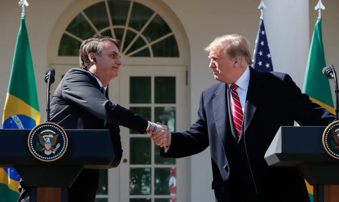 Ex-embaixador dos EUA diz que Trump descartou Bolsonaro após vê-lo como 'perdedor'