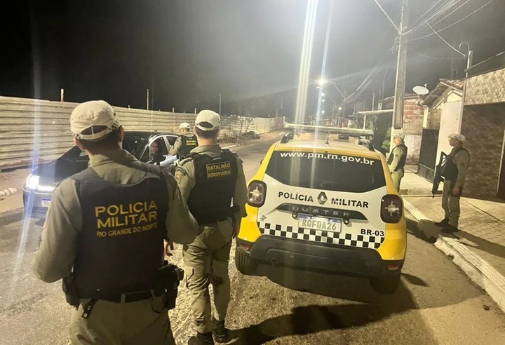 Idoso é preso por dirigir embriagado após derrubar cones em blitz na Grande Natal