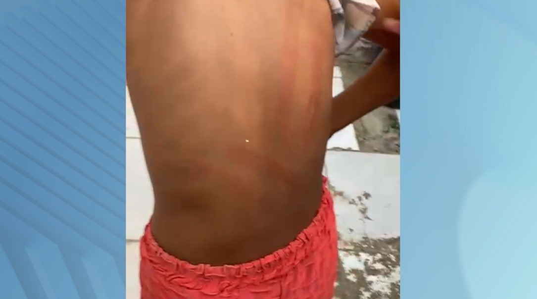 VÍDEO: Mulher é presa suspeita de agredir a própria filha em Mossoró