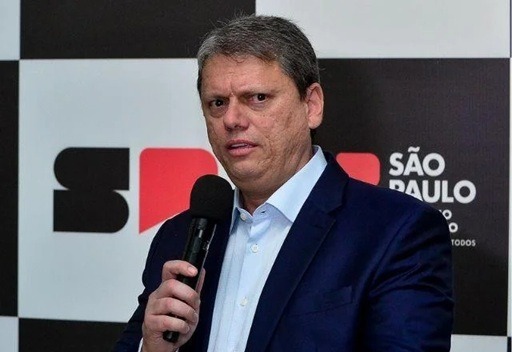 Tarcísio adia visita a Bolsonaro na Papudinha