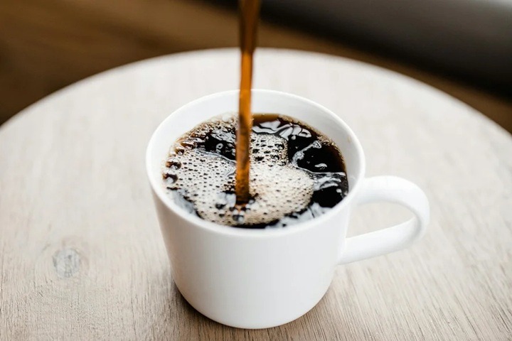 O que a ciência diz sobre quem toma café sem açúcar