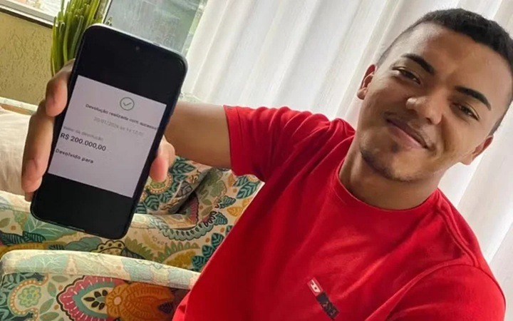 Estudante devolve R$ 200 mil após receber Pix por engano