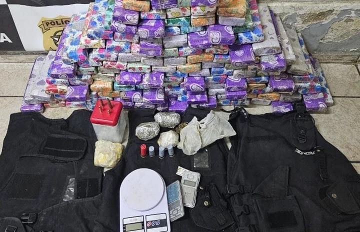 PM apreende munições, coletes e tabletes de maconha avaliados em R$ 300 mil em Mossoró