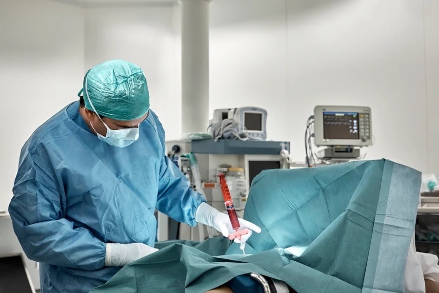 Médico famoso é condenado por morte em cirurgia para aumento de pênis