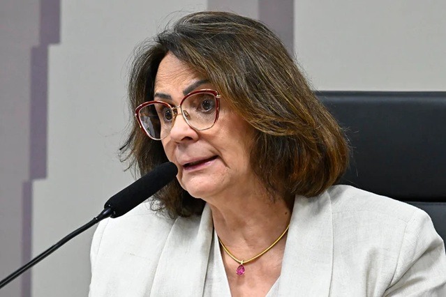 Damares acusa Freixo de uso político em patrocínio da Embratur a escola que homenageará Lula