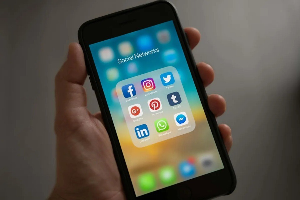 Deputado propõe proibir redes sociais para menores de 16 anos