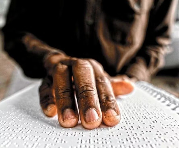 Pela 1ª vez, MEC deixa 45 mil deficientes visuais sem livros didáticos no início do ano letivo