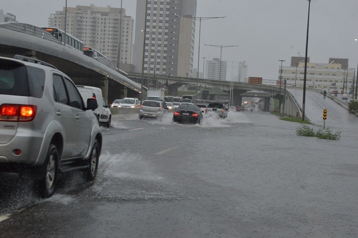 Natal registra pontos de alagamento e trânsito lento após chuvas; confira locais