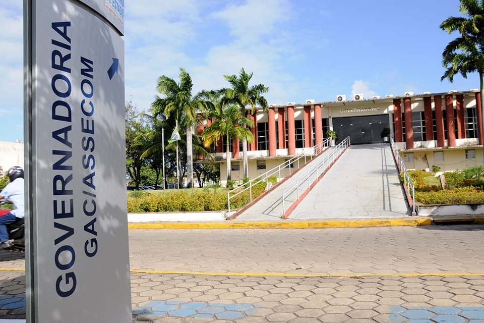 Consignados estão bloqueados há 7 meses por falta de repasse do Estado, denunciam servidores