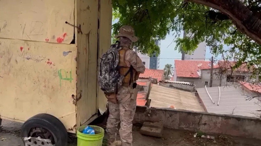 Operação Território Seguro cumpre mandados em Mãe Luíza na manhã desta quinta-feira