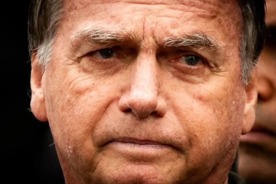 Juíza manda petista se retratar a Bolsonaro por montagem feita com IA