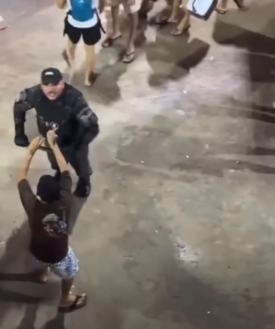 Agressão contra jovem com deficiência auditiva durante Carnaval de Apodi gera revolta nas redes sociais