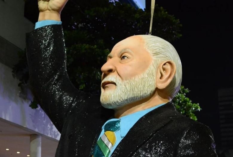Escola que homenageou Lula tentou levar 15 crianças à Sapucaí, mas foi barrada pela Justiça