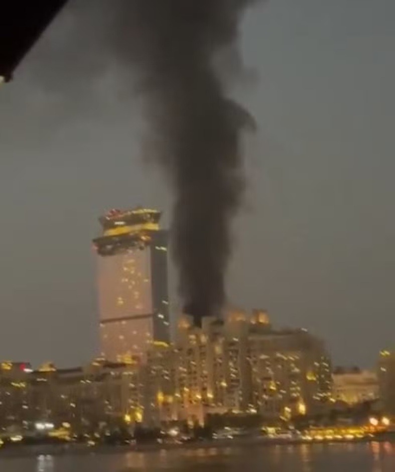 VÍDEO: Fogo atinge hotel de luxo em Dubai após retaliação do Irã aos ataques dos EUA e Israel