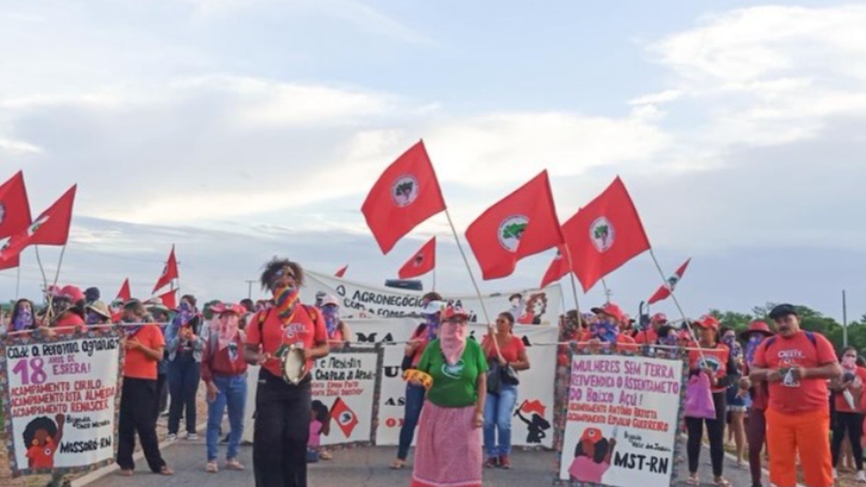 MST libera estradas no RN após negociação da PRF