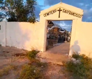 Bandidos violam túmulos e roubam pertences em cemitério do RN
