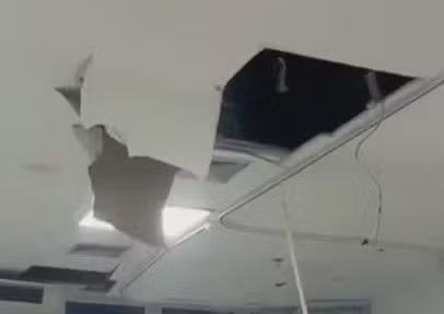 [VÍDEO] Paciente cai do teto após tentar fugir por dutos de ventilação em hospital 