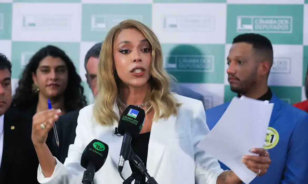 MPF pede condenação de Ratinho e SBT por falas contra Erika Hilton 