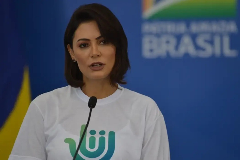 Michelle Bolsonaro publica vídeo com críticas a jornalistas que cobrem internação do ex-presidente