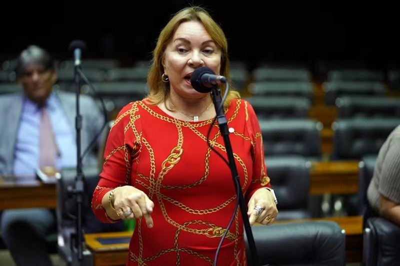 Operação da PF contra desvios no INSS mira deputada do MDB do Ceará