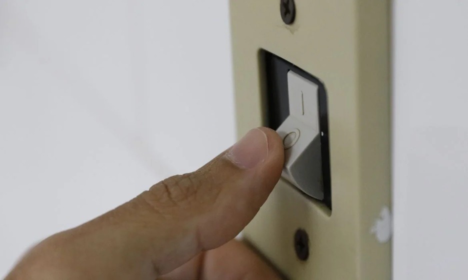 Conta de luz deve subir 8% em 2026, prevê Aneel