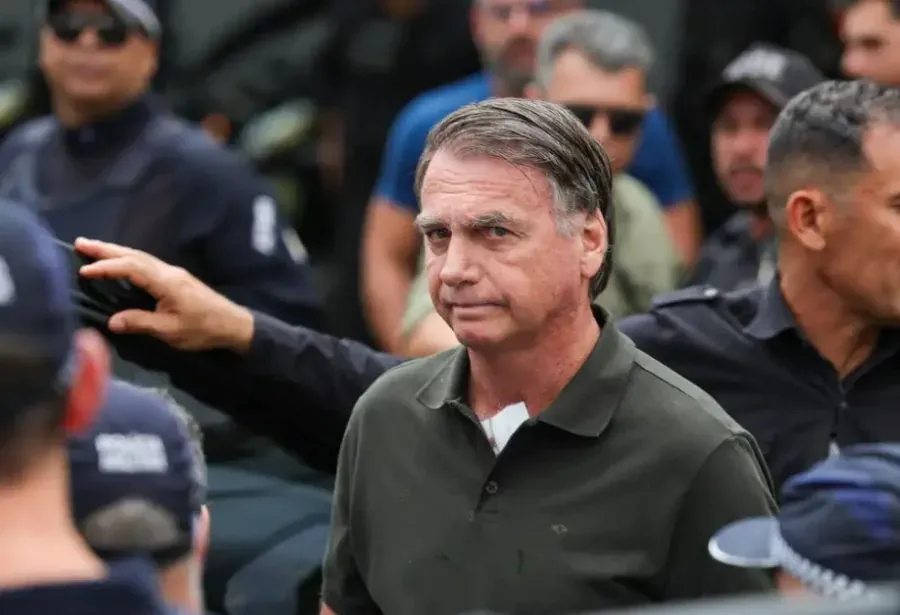 Bolsonaro tem melhora importante dos marcadores inflamatórios, diz boletim