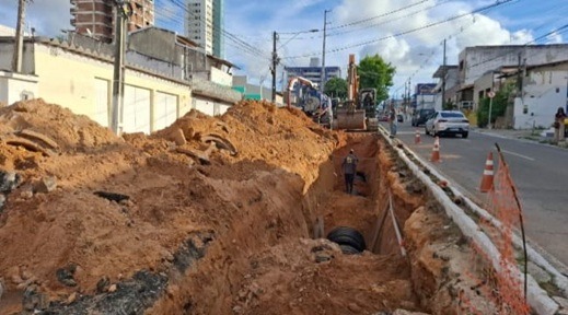 Avenida Romualdo Galvão é interditada por causa de obra; entenda