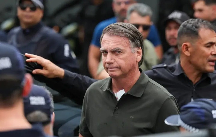 Moraes pede parecer da PGR sobre prisão domiciliar de Bolsonaro