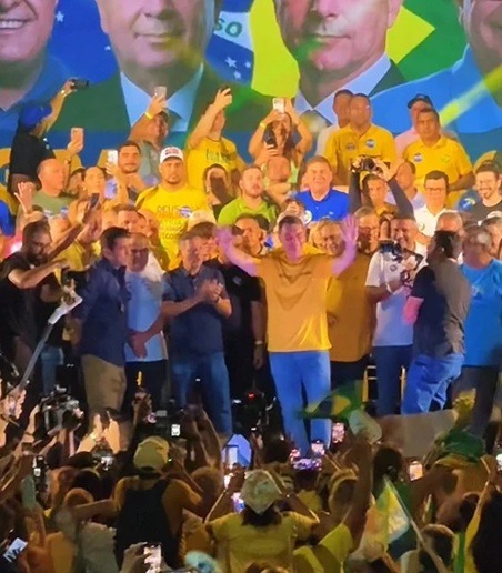 Flávio Bolsonaro é recepcionado por multidão em ato de filiação do PL no RN; ASSISTA AO VIVO