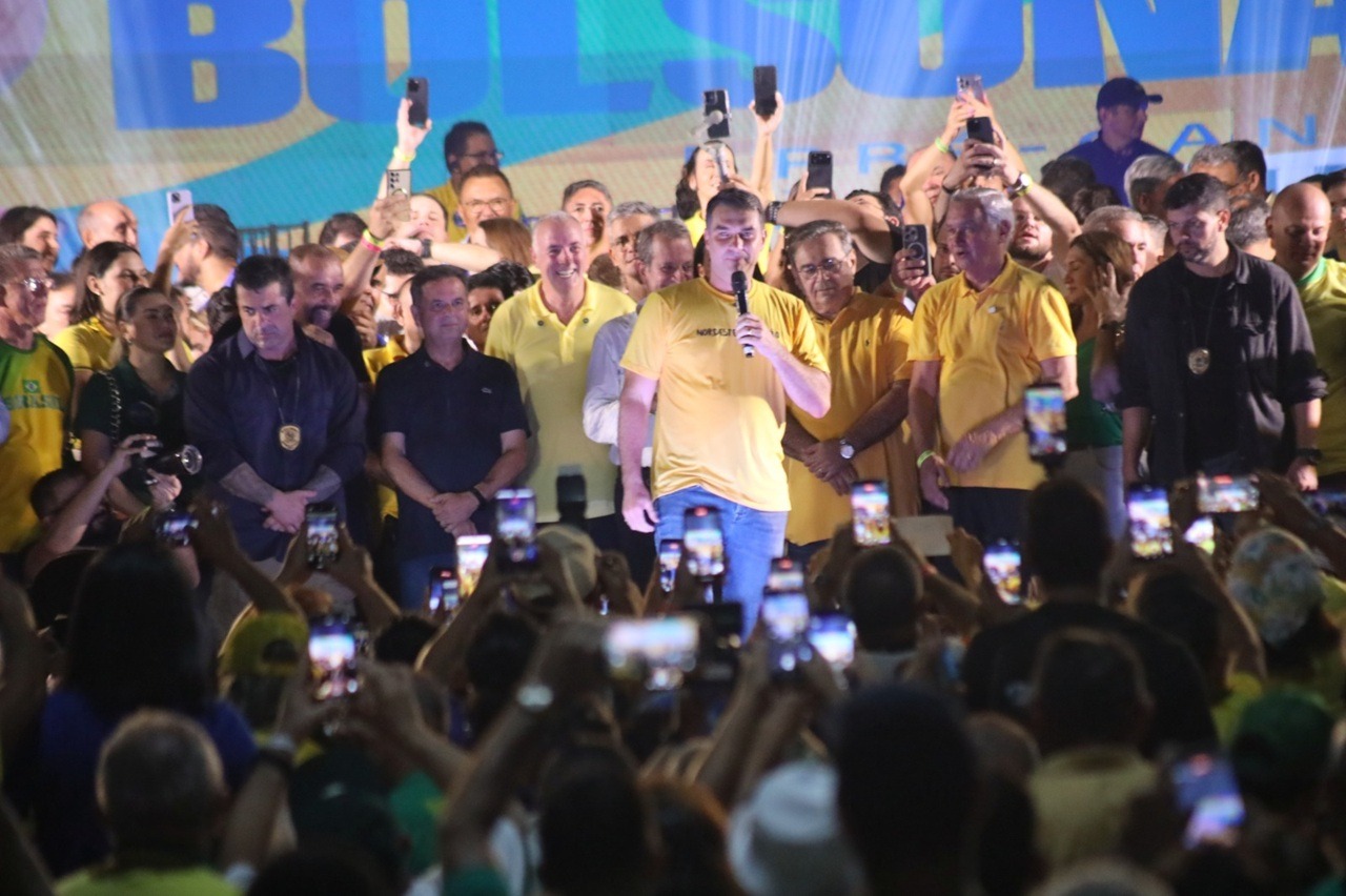 "Marinho tem sido um pai para mim nessa jornada política", diz Flávio em Natal